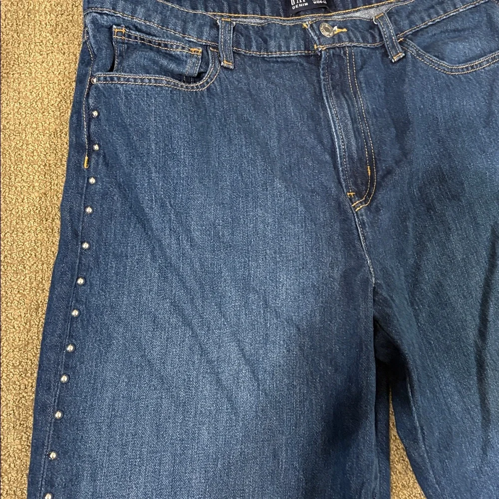 GAP High Rise SuperSoft Studded Wide-Leg Jeans - Picture 2 of 7